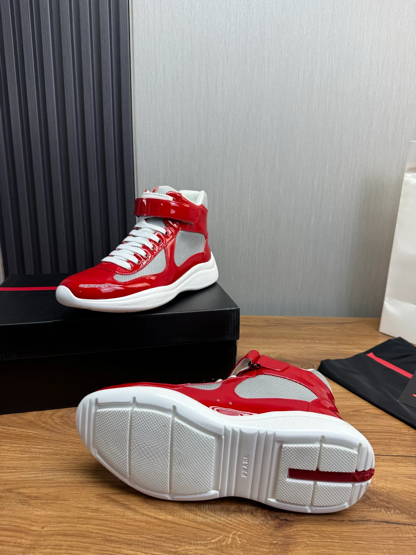 Men's shoes 700💰 [PRADA] Hot selling items🔥Must be recommended every day~~ Official website synchronized, 1:1 high quality shipments✔️ Imported cowhide fabric, cowhide lining, original bottom, high-end airplane box packaging🎁 38-45 (38.45 custom-made, non-refundable)